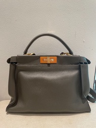 『 Fendi 』經典款 Peekaboo 鐵灰色 附背帶 通勤 百搭