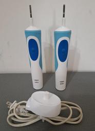 德國百靈 Oral-B 電動牙刷主機2支+1個充電器 二手

功能正常