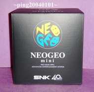 ☆小瓶子玩具坊☆SNK 40th 紀念遊戲機 NEOGEO mini 亞洲版+保護貼+貼紙+HDMI線+黑色控制器*2