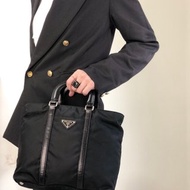 【 日本直送　名牌中古包 】PRADA プラダ ハンドバッグ ブラック トライアングルロゴ ナイロン 2way vintage ヴィンテージ xd7tr6