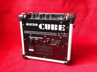 Roland MICRO CUBE 電結他 電木結他 人聲咪 音樂播放 AMP 第一代 可用電池或火牛供電,細隻輕身,簡單易用,內置多種效果器非常好聲.可用耳機,有 AUX IN,品相如圖.不不不不不