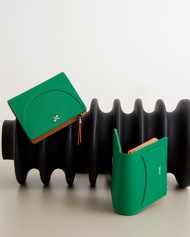 LUNNE กระเป๋าสตางค์ หนังวัวแท้ พร้อมสายโซ่คาดลำตัว รุ่น Kyle Bi-fold Wallet on Chain