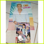 ¤ Total Girl Magazine with poster of Ariana Grande