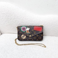 LV My World Tour Pochette Felicie