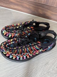 KEEN 彩色編織涼鞋