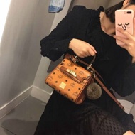 ️MCM minikelly經典老花手提肩背斜背包18.5*14*9.5 99新配件塵袋