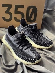 全新有盒adidas originals Yeezy Boost 350 V2"Carbon" 低幫休閒鞋 男女同款 黑色