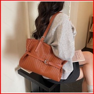 B4 Large capacity shoulder bag Korean style trendy fashion handbag simple work commuting tote bag 4B