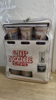 日清合味道Cup Noodle 販賣機背囊 (內附9個合味道杯麵)
