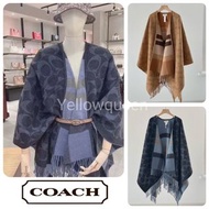 現貨‼️COACH最新款斗篷，拼色雙面大披肩，真係一件非常易搭配嘅單品，無論點樣搭都好睇‼️呢款經典中嘅經典，雙面效果真係好難織造‼️