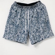 LULULEMON POOL SHORT 7" 小LOGO 運動 瑜伽 親膚 休閒 短褲 口袋 潑漆 潑墨 迷彩 有內裡 白灰藍配色 男版 S號 LM7AYUS FGLN PNT-M TP0_2409