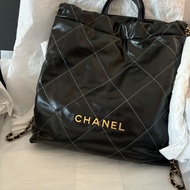 近新閒置❤️ Chanel 22 Backpack黑底白線背包