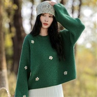 Áo Len Dệt Kim Mềm Mại Màu Xanh Lá Cây Mùa Đông Cỡ Lớn Dáng Rộng Thoải Mái Thêu Hoa Cổ Tròn Dài Tay