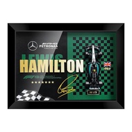 กรอบรูปโมเดลรถ F1 Mercedes Benz Hamilton ลายเซ็นของแข่งรถระดับมืออาชีพ งานฝีมือที่ทำด้วยมือ ภาพวาดที