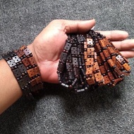 8-digit Pattern Bracelet