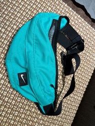 Nike 雙拉錬大容量腰包
