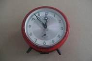 收藏骨董品，功能正常外觀完整，但行走會慢:德國 peter 機械發條鬧鐘，收藏價1400元。
