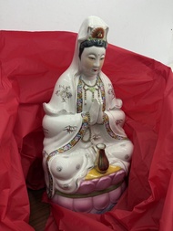 觀音菩薩像 female  Buddha statue供奉朝拜寺廟佛堂家居信徒 Chinese temple tradition  mother figure religion worship