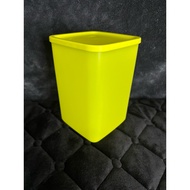 Green tall summer fun tupperware 2.2 liters