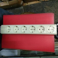 Multi-outlet socket 6-hole extensionBroco
