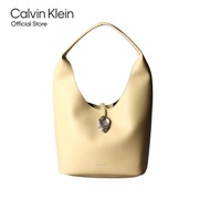CALVIN KLEIN กระเป๋าสะพายไหล่ผู้หญิง Stone Lock Slouchy รุ่น 4K3176G RM0 - สีเหลืองอ่อน