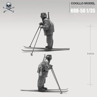 1/35 Army Snow Skier Resin Soldier Assembled Model White Model kOO-50 RO2P