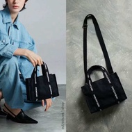 กระเป๋าสะพายมินิ GENTLE WOMAN รุ่น MICRO BOX TOTE BAG