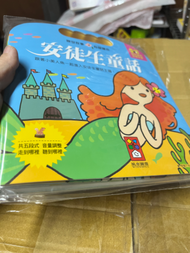 I-Ying Huang	 夢夢貓399	 聖誕手拍尺	 夢夢貓魔法棒 299	 淘氣寶貝烘焙點心娃娃 399	 磁力珠 創意寫畫板 269	 變形字母 聖誕禮盒組 99