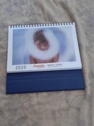 【紫晶小棧】 2020年 桌曆 文具用品 109年 收藏 年曆 行事曆 三角桌曆 人物寫真