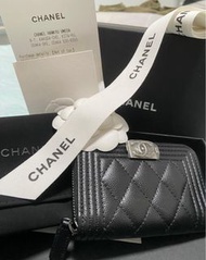 全新Chanel Boy 復古銀扣拉鍊卡包