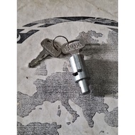 Yamaha DT125 DT175 DT250 DT400 RD400 XS360 Steering Lock NOS Key housing Diameter 16mm