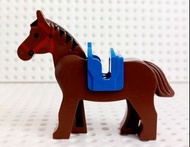 二手 1984 to 2005 年出品 -  lego castle 城堡 馬仔 minifigures - 啡色馬   連藍色雙 馬鞍 x 1 , 頸可動 人仔