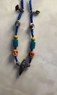 娘拉  魔敵 熱呼拉 寒鐵 擦擦在西藏「娘拉擦擦「被藏人視為珍寶。相傳佩帶娘拉擦擦者。得諸本尊菩薩，空行，善神，護法伴隨左右。有如金鋼盔甲護體。免離一切邪惡魔鬼，怨敵無法以咒術進行迷惑或傷害，藏民深信