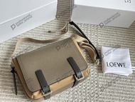 LOEWE羅意威郵差包，尺寸25×17cm，米灰色配卡其色