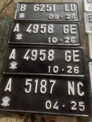 plat nomor motor warna hitam font lama 1pcs dan 2pcs berlogo korlantas polri standar samsat asli