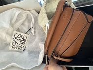 Loewe Puzzle nano 手袋 啡色