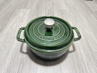 Staub 綠色鑄鐵鍋 附蓋