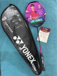 💥現貨💥限量珍藏 陳雨菲簽名紀念 YONEX 尤尼克斯 ASTROX 77 PRO 天斧77PRO 2024國羽專屬限定款 職業進攻型羽毛球拍|專業比賽級|原廠正品認證|附官方收藏證書+專屬拍套|