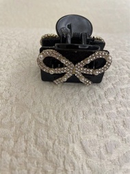 Small hair clip with this seasons most fashion ‘BOW’
