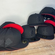 NEW ER1A ML-B New York Yankees World Series 1996 All Black&Red Fitted Hat Men’s Fully Enclosed Hip-H