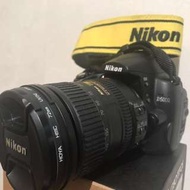 Nikon D5000 digital camera 連遮光罩