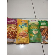 Almonds, mix nuts, arabic nuts