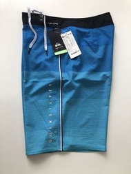 QUIKSILVER 澳洲 男生 海灘褲（Highline Massive 20  衝浪褲 尺寸32-藍條紋）