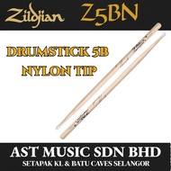 Zildjian Hickory Z5B Drumsticks 5B Nylon Tip – Natural ( Z-5BN / Z5bn )
