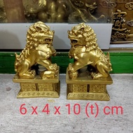 Brass lion statue 6 cm x 4 cm x 10 cm