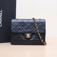 CHANEL 中古黑金羊方胖子20黑色羊皮4開金扣肩背包