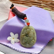 猴年玉吊墜，雕猴，蜜玉，手工雕刻，圖案清晰，寬2.97公分。