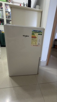 近乎全新Whirlpool 抽濕機