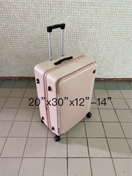 4 wheels 30”  hallmark big size luggage 大size 前揭式行李篋行李箱（上水交收） 正常使用, 有拉鍊可以開厚身啲 Trade at sheung shui  