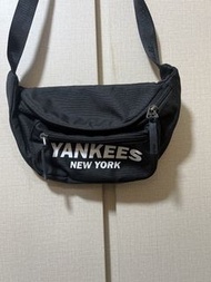 清衣櫃！ MLB Yankees 腰包